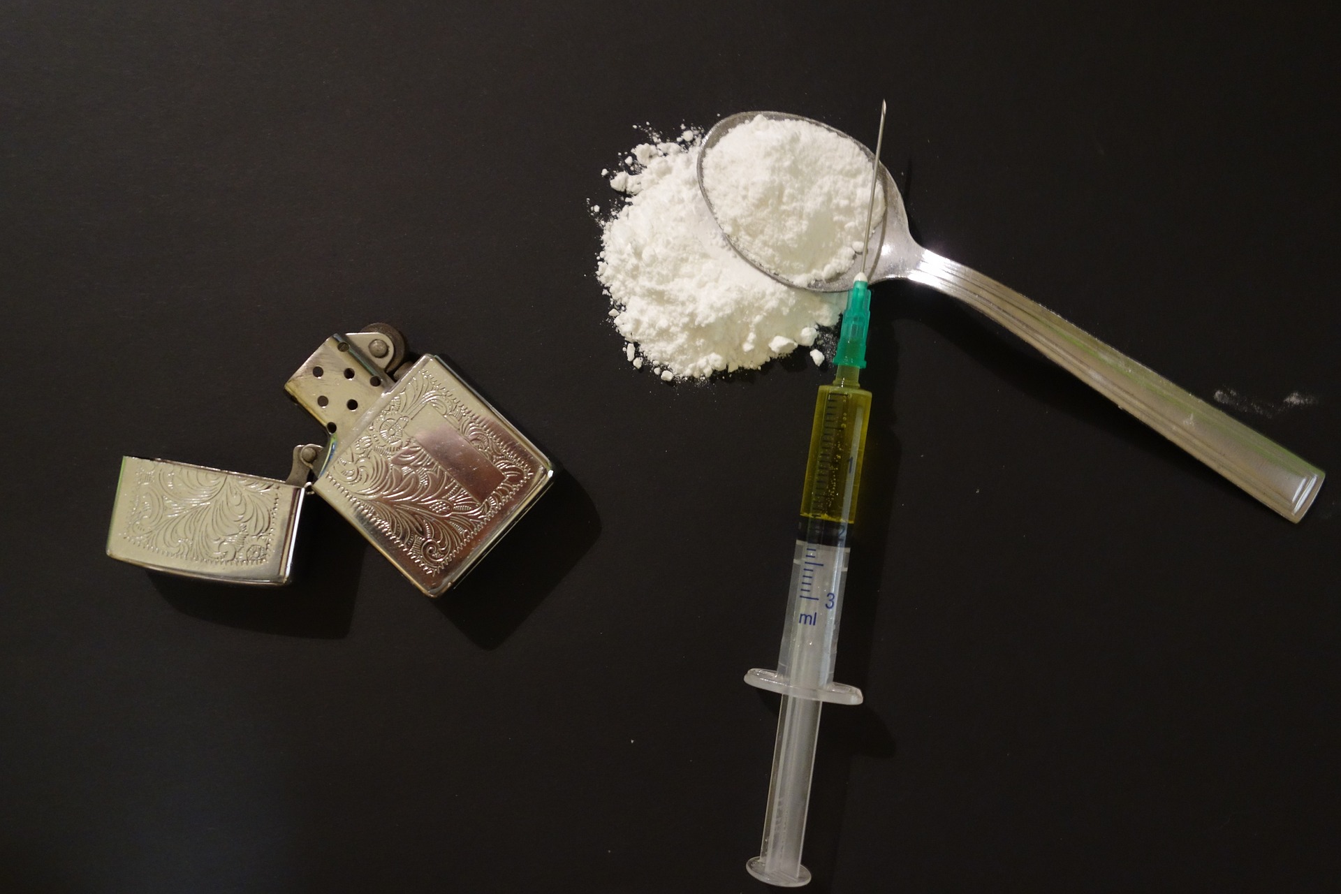 Image of drugs on a black background (Syringe, cocaine/heroin, ligther)